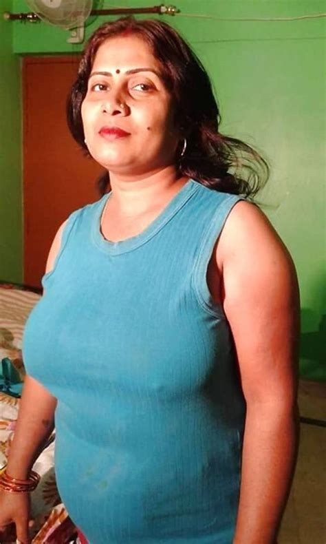 indian aunty bra nude|Indian Aunty In Bra Porn Videos 